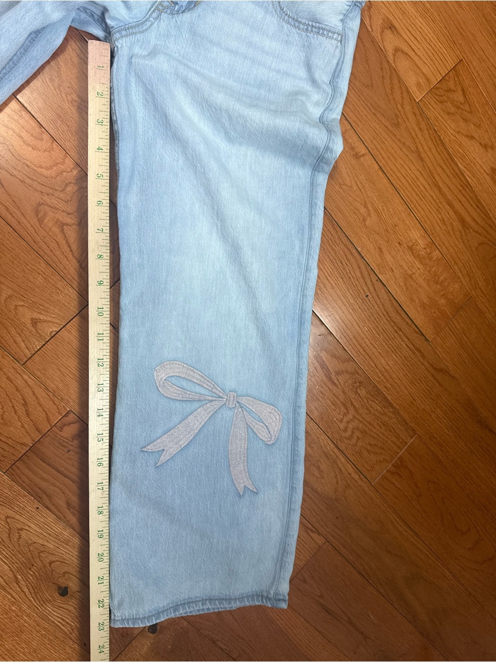 Abercrombie Kids Girls Low Rise Baggy Bow Embroidered Jeans - Picture 8 of 8